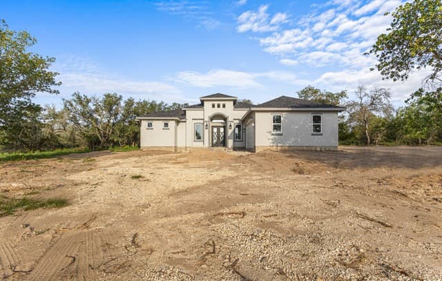 3-bedroom rental at 114 Cr 6875 in Natalia, TX — photo 2