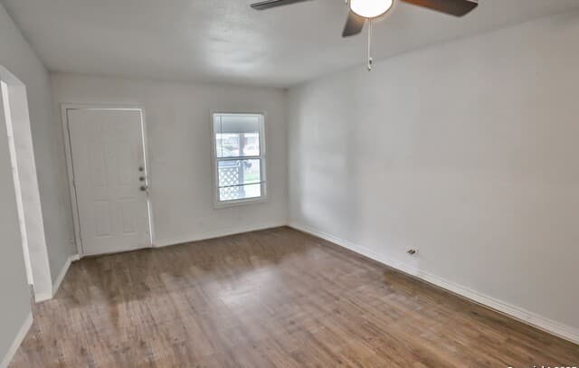 2-bedroom rental at 2426 Cincinnati Ave Unit 2426 in San Antonio, TX — photo 5