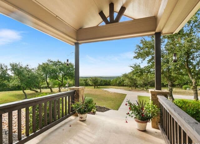 3-bedroom rental at 22 Outlook Point in Boerne, TX — photo 2