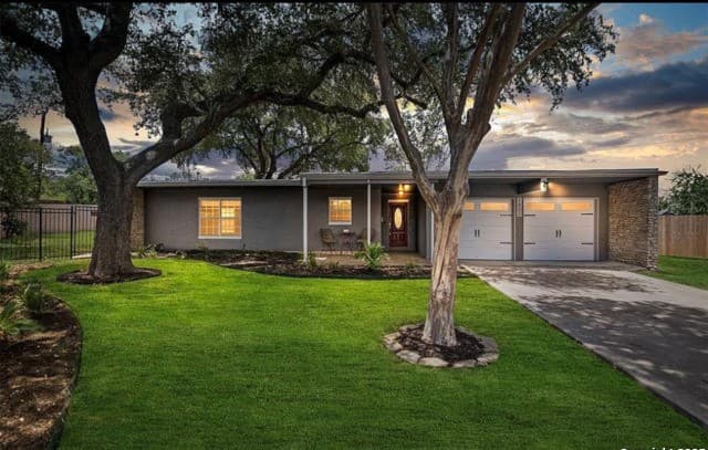 3-bedroom rental at 1802 Edgehill in San Antonio, TX — photo 1