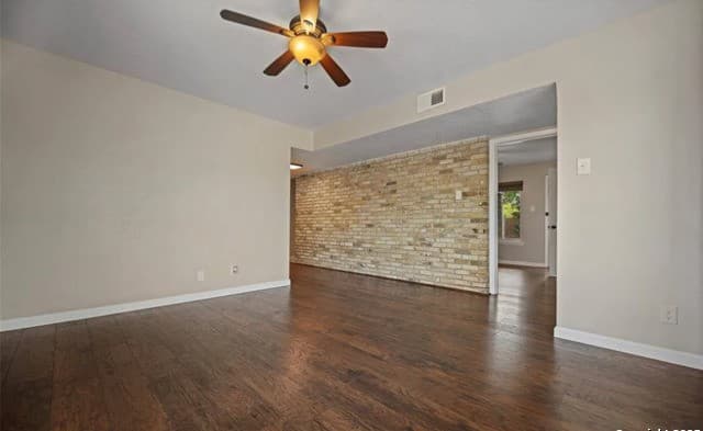 3-bedroom rental at 1802 Edgehill in San Antonio, TX — photo 5