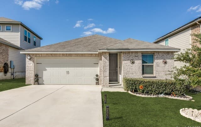 4-bedroom rental at 4515 Yoakum Valley in Schertz, TX — photo 1