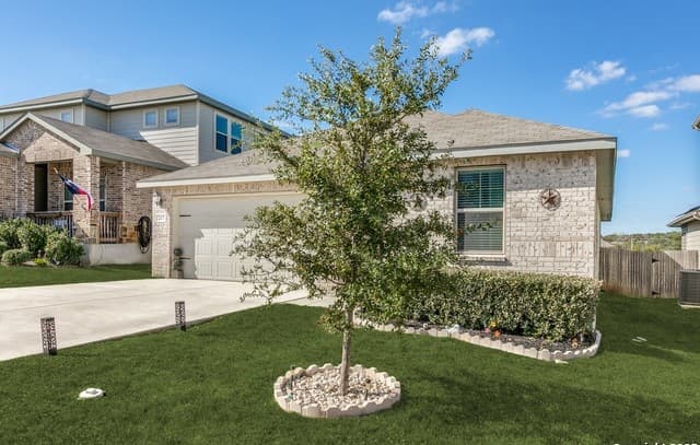 4-bedroom rental at 4515 Yoakum Valley in Schertz, TX — photo 2