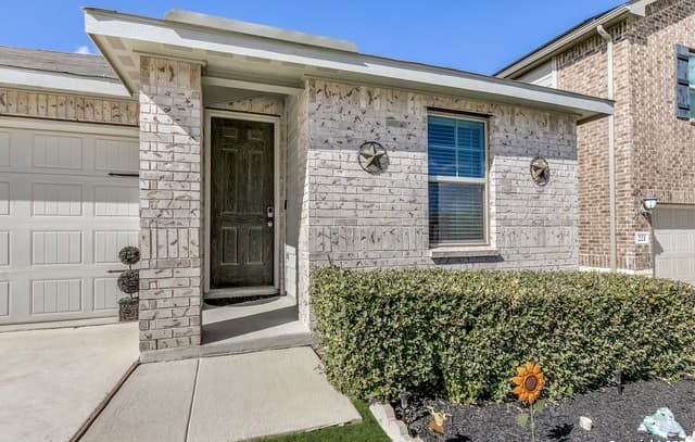4-bedroom rental at 4515 Yoakum Valley in Schertz, TX — photo 4