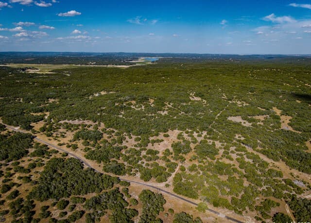 rental at 510 Pr 2535 in Mico, TX — photo 4