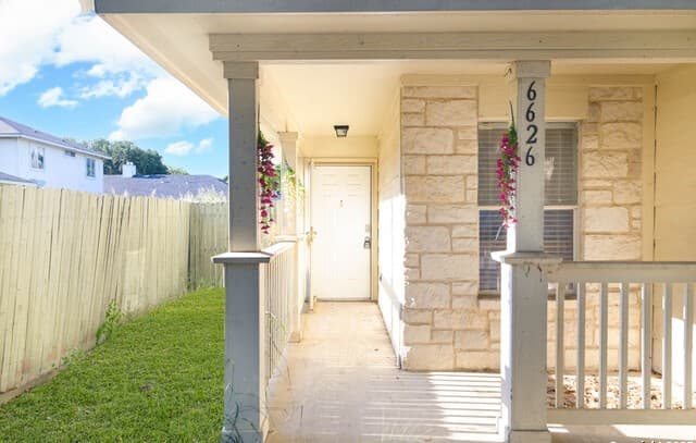 4-bedroom rental at 6626 Walnut Valley Dr in San Antonio, TX — photo 2
