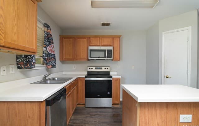4-bedroom rental at 6626 Walnut Valley Dr in San Antonio, TX — photo 5