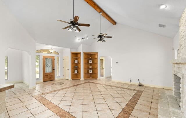 4-bedroom rental at 231 Broken Arrow in Floresville, TX — photo 3