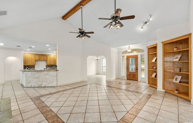 4-bedroom rental at 231 Broken Arrow in Floresville, TX — photo 4