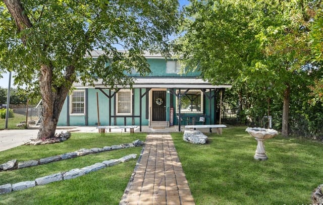 4-bedroom rental at 1222 W Harding in San Antonio, TX — photo 1