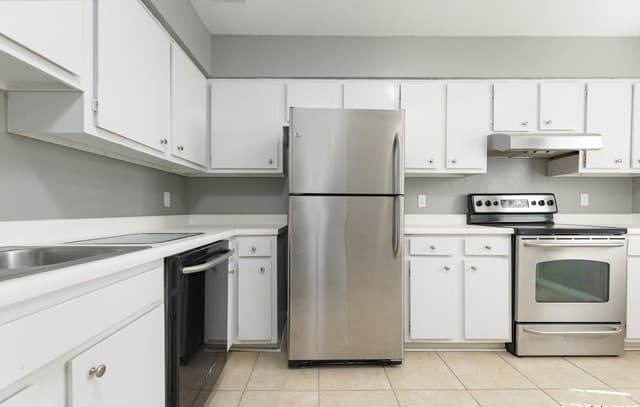 2-bedroom rental at 100 Lorenz Unit 101 in San Antonio, TX — photo 3