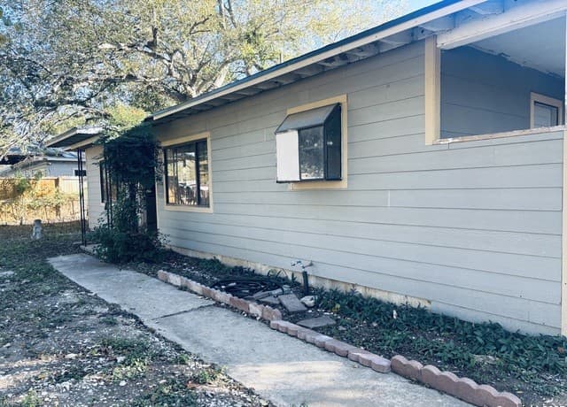 3-bedroom rental at 318 Charcliff in San Antonio, TX — photo 4