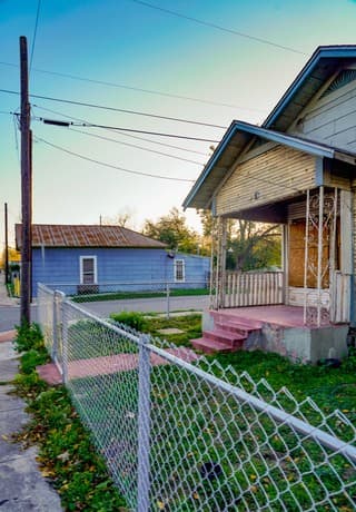 3-bedroom rental at 1401 N Trinity in San Antonio, TX — photo 2