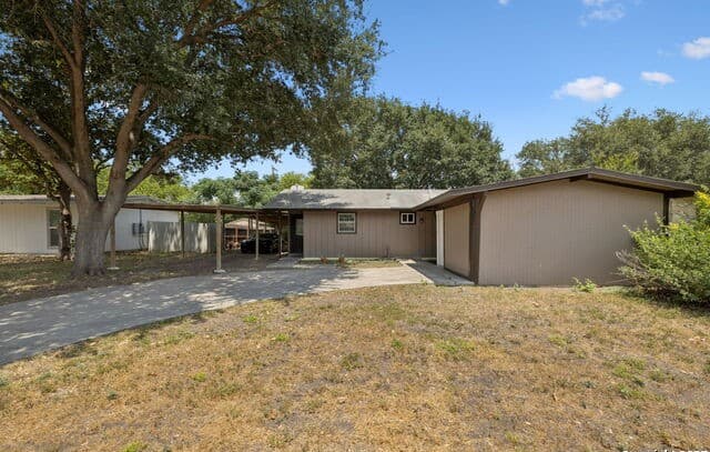 2-bedroom rental at 111 Tropicana Pl in San Antonio, TX — photo 2