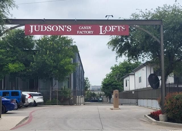2-bedroom rental at 831 S Flores Unit 3104 in San Antonio TX