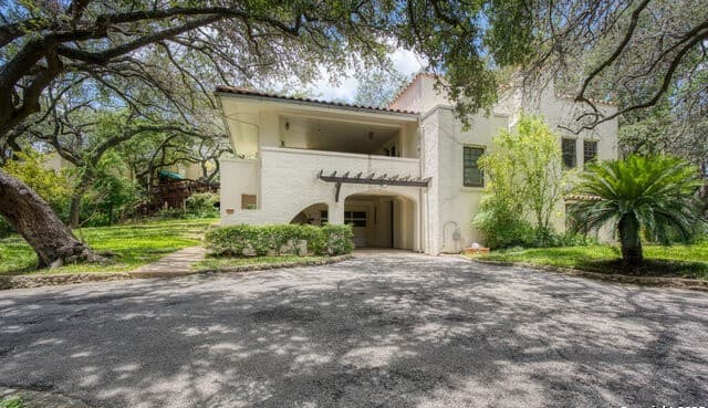 2-bedroom rental at 5351 Fredericksburg in San Antonio, TX — photo 1