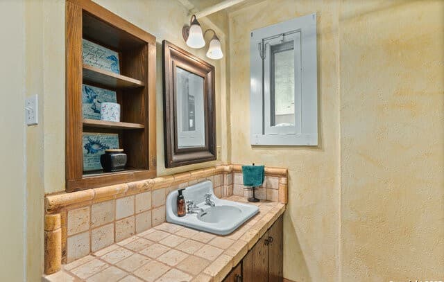 2-bedroom rental at 5351 Fredericksburg in San Antonio, TX — photo 5
