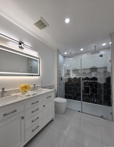 3-bedroom rental at 1514 W Lynwood Ave in San Antonio, TX — photo 1