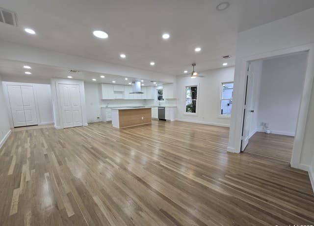 3-bedroom rental at 1514 W Lynwood Ave in San Antonio, TX — photo 3