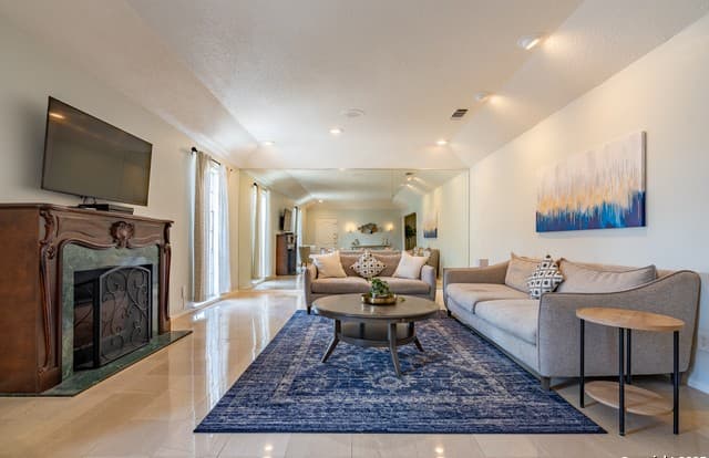 3-bedroom rental at 8033 N New Braunfels Ave Unit 500C in San Antonio, TX — photo 1