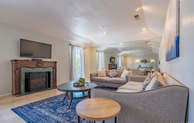 3-bedroom rental at 8033 N New Braunfels Ave Unit 500C in San Antonio, TX — photo 2