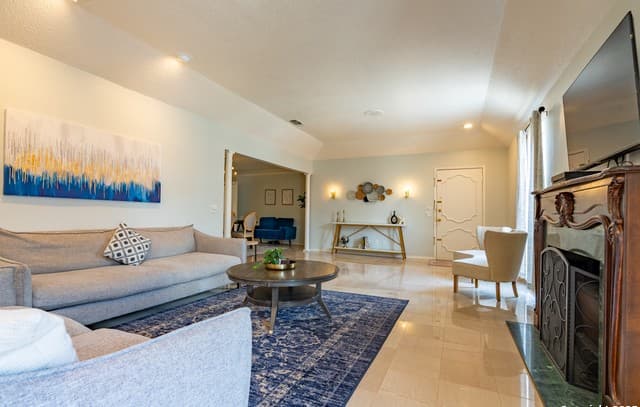 3-bedroom rental at 8033 N New Braunfels Ave Unit 500C in San Antonio, TX — photo 4