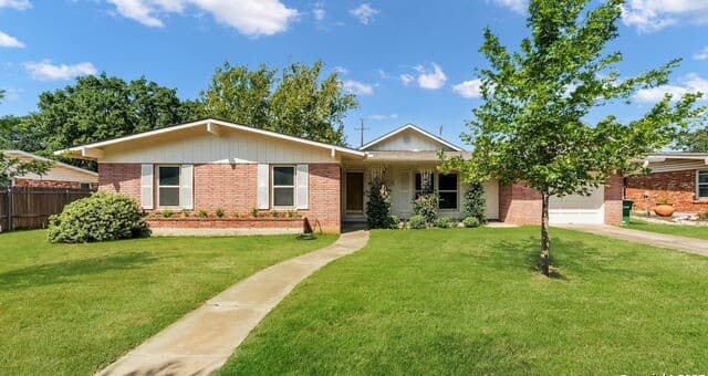 3-bedroom rental at 8523 Sagebrush in San Antonio, TX — photo 1
