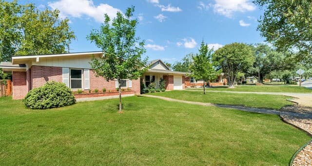 3-bedroom rental at 8523 Sagebrush in San Antonio, TX — photo 3