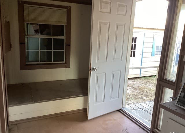 3-bedroom rental at 174 Edgewood Cir in Bandera, TX — photo 3