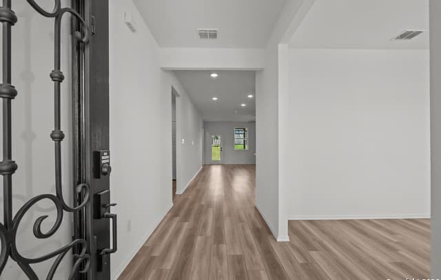 4-bedroom rental at 6911 Comanche Cave in San Antonio, TX — photo 4