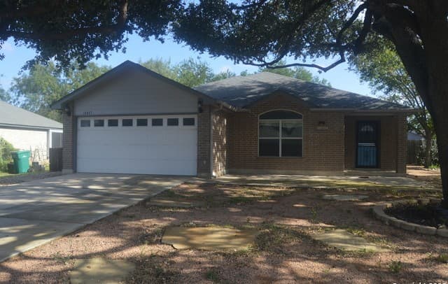3-bedroom rental at 14847 Lytle Somerset in Lytle, TX — photo 3