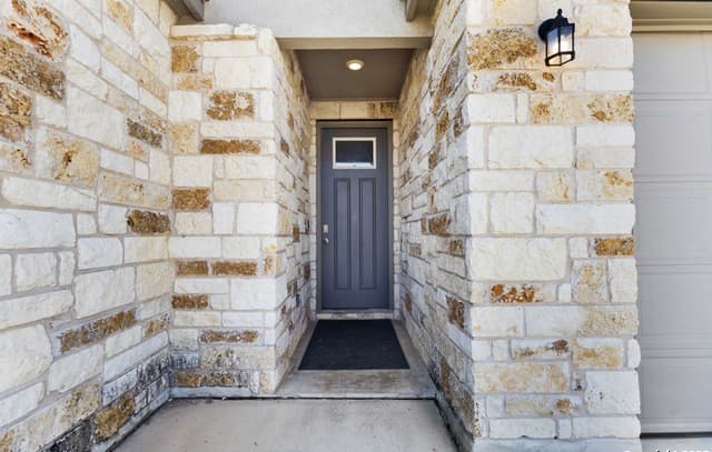 3-bedroom rental at 7333 Walkers Loop in San Antonio, TX — photo 4