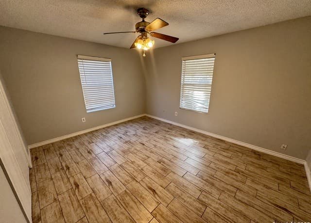 3-bedroom rental at 512 Low Meadow in Pleasanton, TX — photo 3