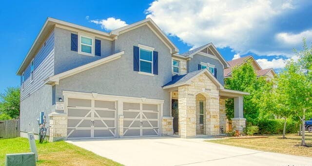 3-bedroom rental at 11224 Hill Top Bend in Helotes, TX — photo 2