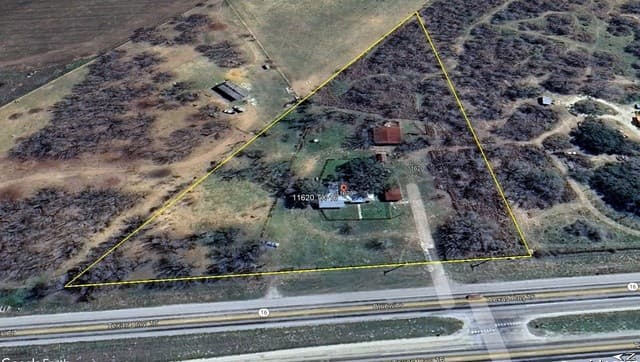 3-bedroom rental at 11620 State Highway 16 in Poteet, TX — photo 1
