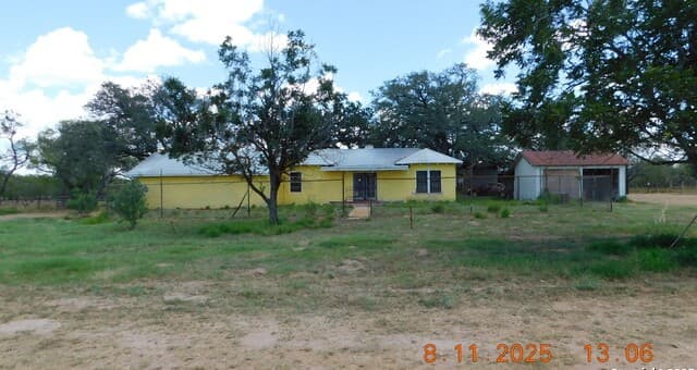 3-bedroom rental at 11620 State Highway 16 in Poteet, TX — photo 4