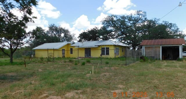 3-bedroom rental at 11620 State Highway 16 in Poteet, TX — photo 5
