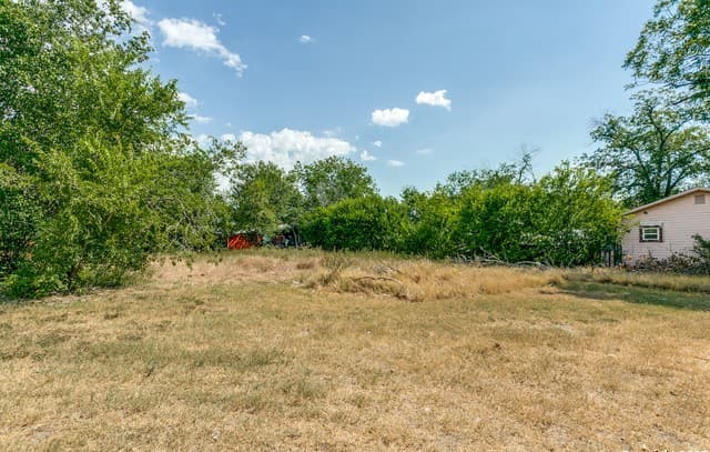 rental at 915 Gladstone in San Antonio, TX — photo 1