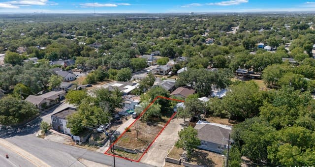 rental at 1328 Rigsby Ave in San Antonio, TX — photo 2