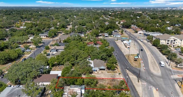 rental at 1328 Rigsby Ave in San Antonio, TX — photo 4