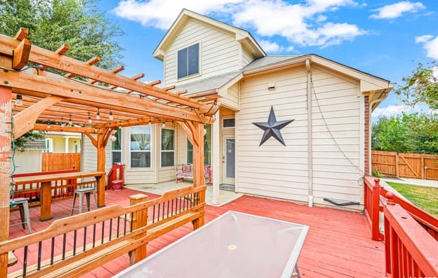 5-bedroom rental at 449 Timber Creek in Schertz, TX — photo 4