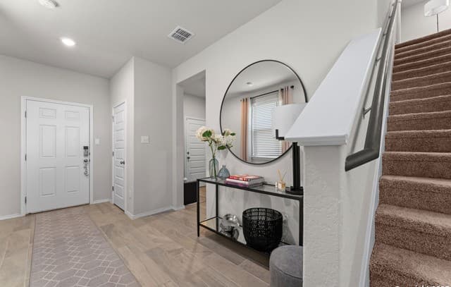 4-bedroom rental at 10114 Tierra Roja in San Antonio, TX — photo 2