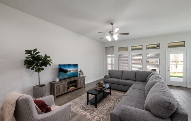 4-bedroom rental at 14113 Desperado in San Antonio, TX — photo 4