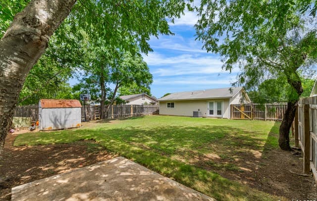 3-bedroom rental at 9726 Hidden Swan in San Antonio, TX — photo 5