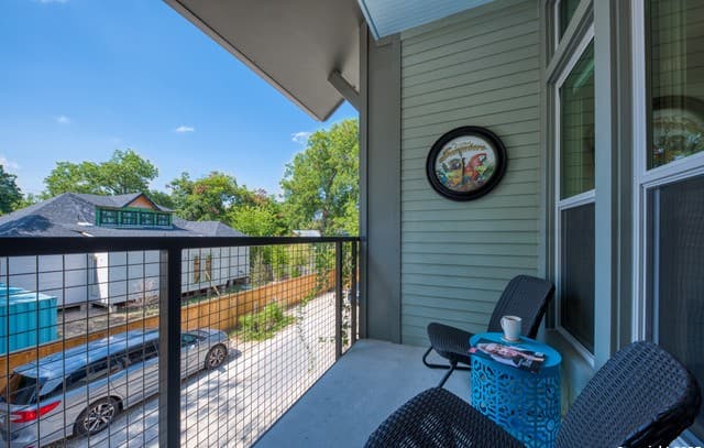 3-bedroom rental at 139 Cedar Unit 104 in San Antonio, TX — photo 2