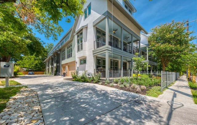 3-bedroom rental at 139 Cedar Unit 103 in San Antonio, TX — photo 1