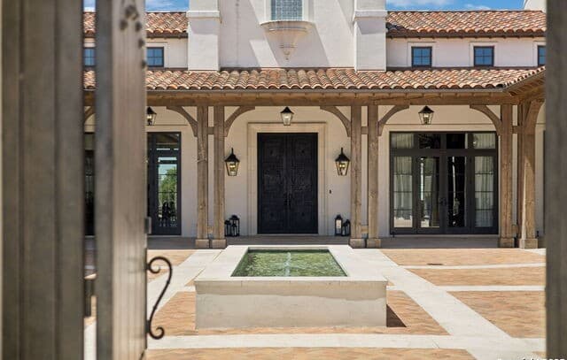 7-bedroom rental at 27285 Toutant Beauregard Rd. in Boerne, TX — photo 3