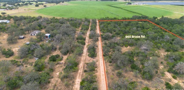 rental at 960 Bruce in Poteet, TX — photo 2