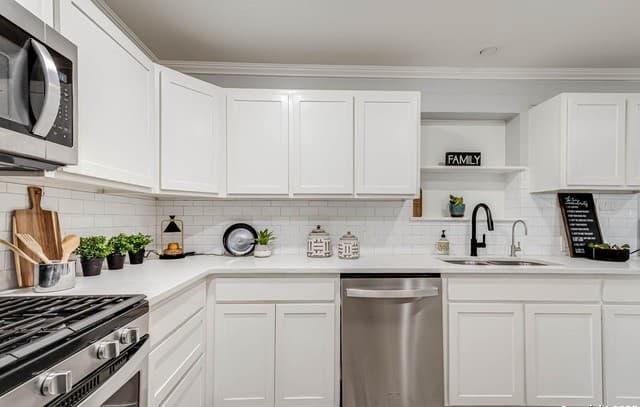 3-bedroom rental at 1299 Oakridge in Blanco, TX — photo 4