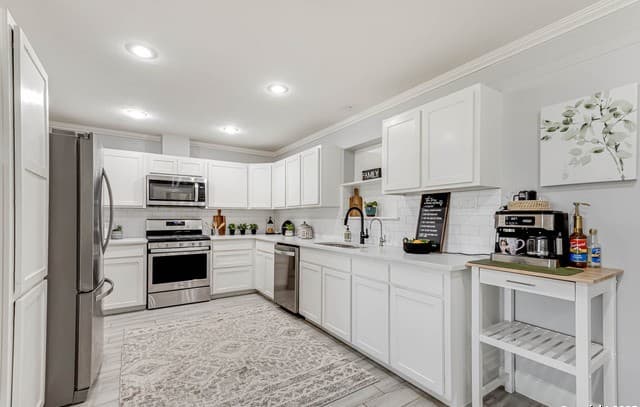 3-bedroom rental at 1299 Oakridge in Blanco, TX — photo 5